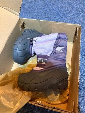 New sorel toddler boots